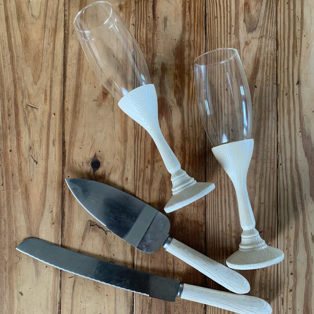 Cake serving ware with matching champagne glasses